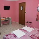 Hotel Roxena House *