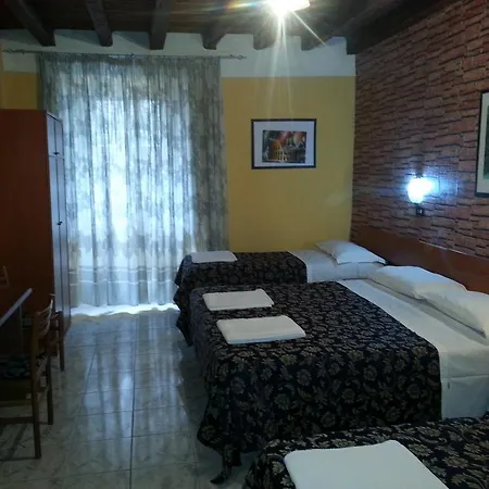 Roxena House Hotel