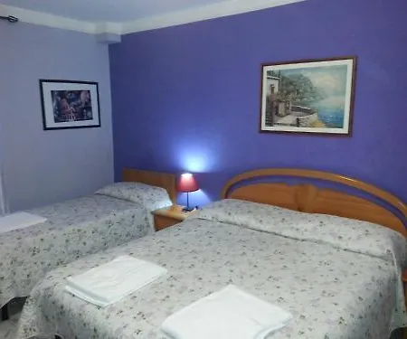 ホテル Roxena House ローマ