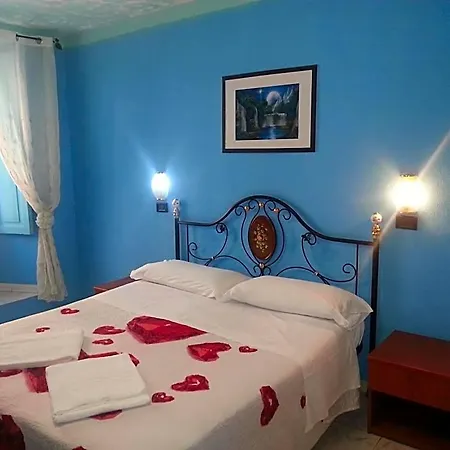 Roxena House Hotel *