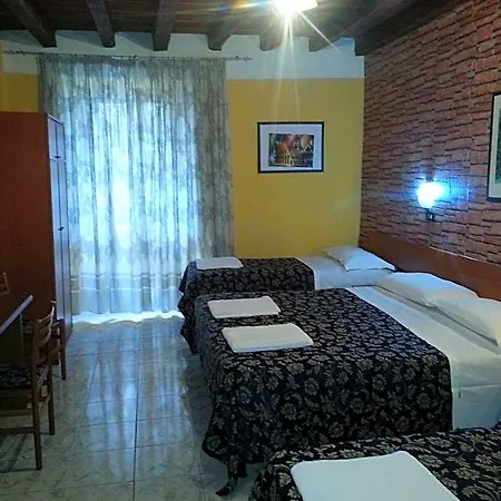 Roxena House Hotel *