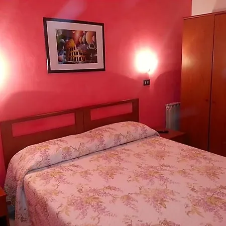 Roxena House
