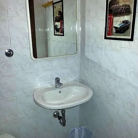 Hotel Roxena House *