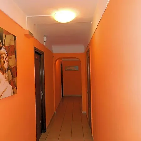 Hotel Roxena House
