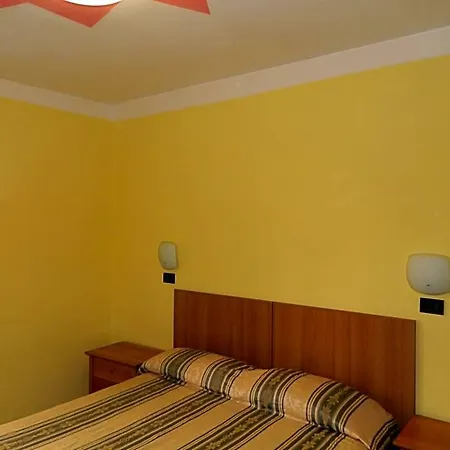 Roxena House