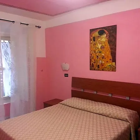 Hotel Roxena House