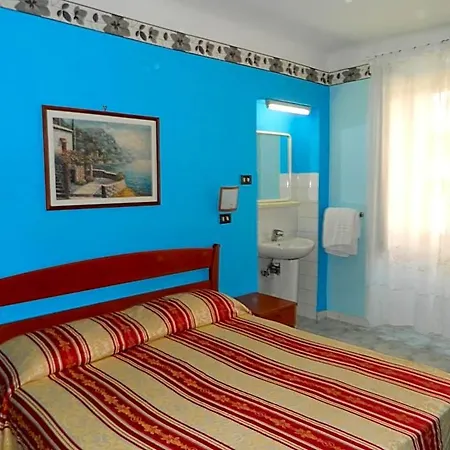 Roxena House Hotel *