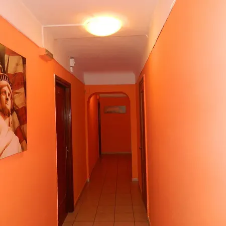 Roxena House *