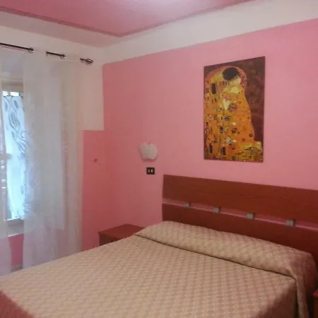 Roxena House