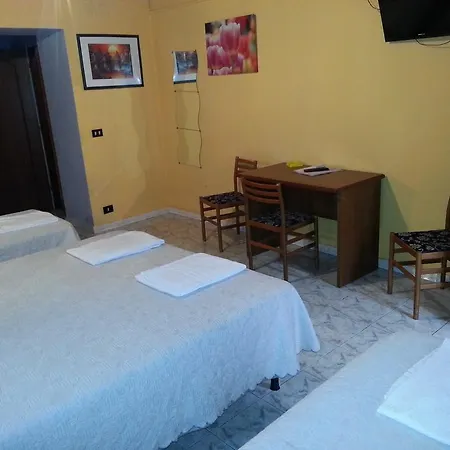 Hotel Roxena House *