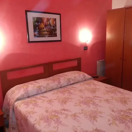 Hotell Roxena House *