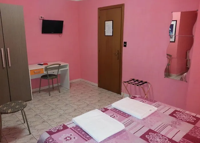 Hotel Roxena House *