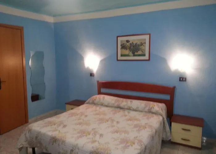 Roxena House Hotell *